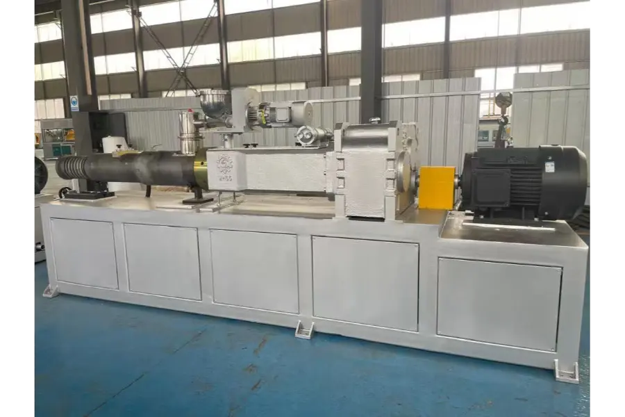 Linii de producție de țevi din PVC: Comrise lansează o nouă serie cu cutie de viteze integrată și șuruburi cu umplere ridicată