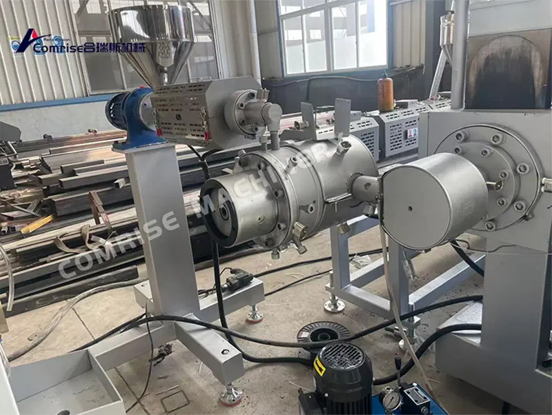 Comanda repetată confirmă încrederea: linie de producție cu curele de apă PE de mare viteză Comanda repetată confirmă încrederea: linie de producție cu curele de apă PE de mare viteză